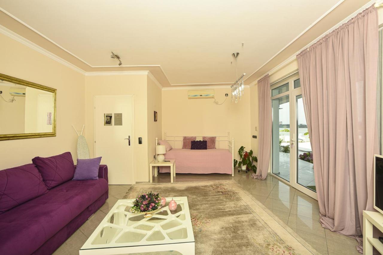 Apartments Villa Graf Szendrő Kültér fotó