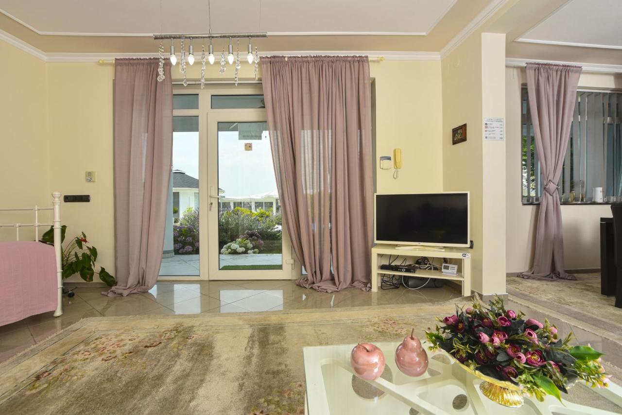 Apartments Villa Graf Szendrő Kültér fotó