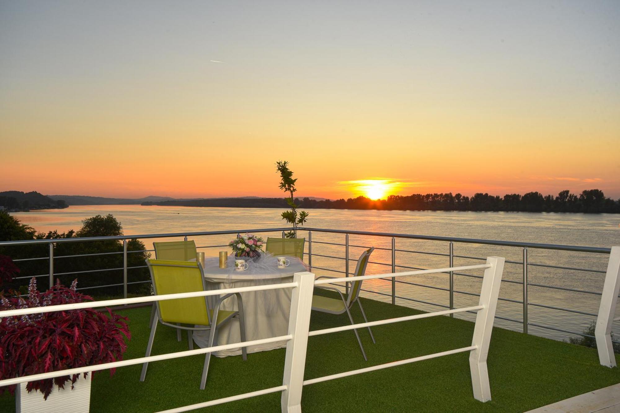 Apartments Villa Graf Szendrő Kültér fotó