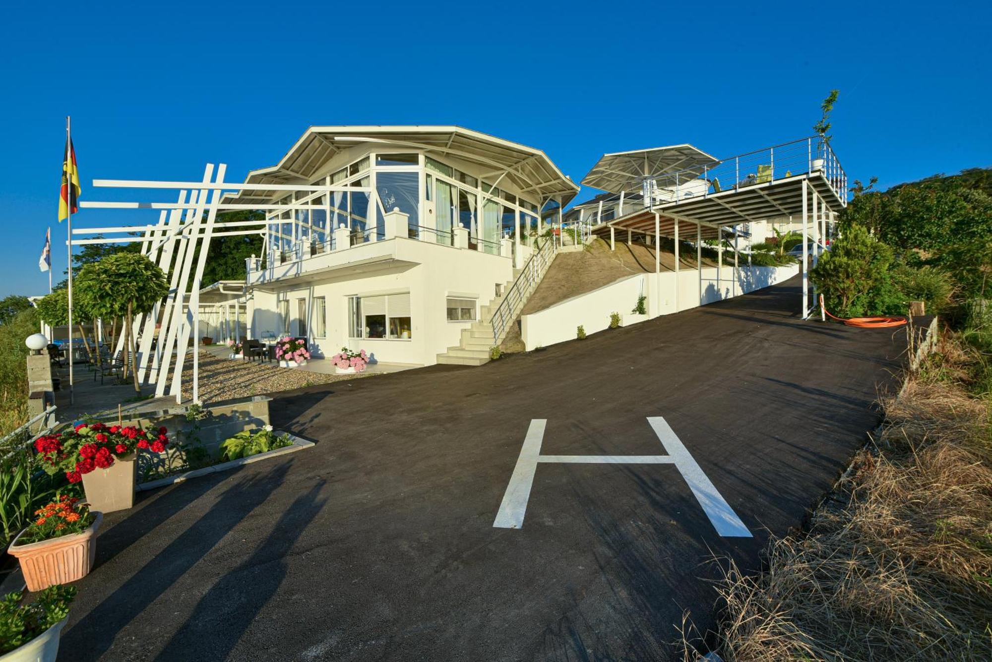 Apartments Villa Graf Szendrő Kültér fotó