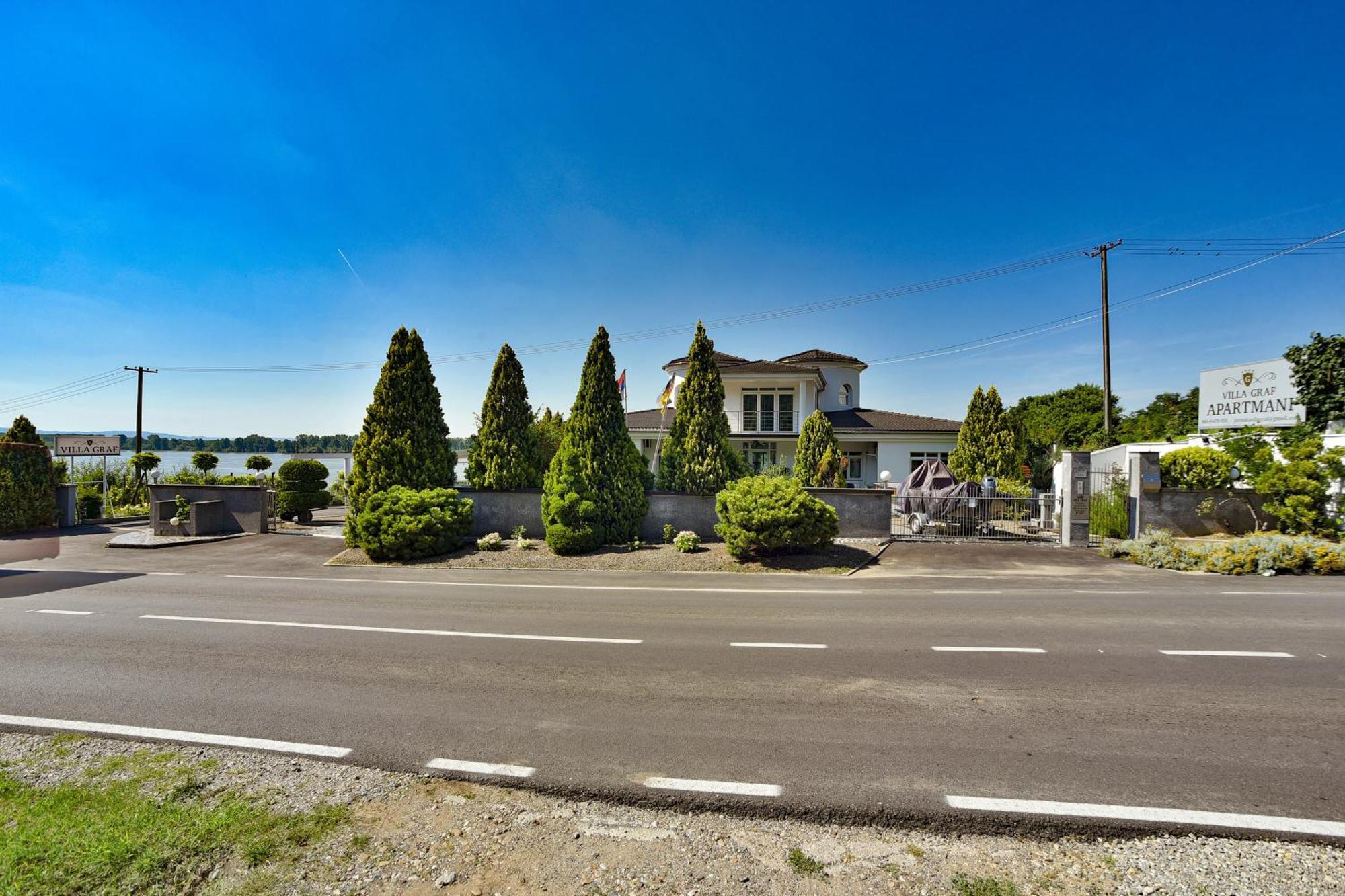 Apartments Villa Graf Szendrő Kültér fotó