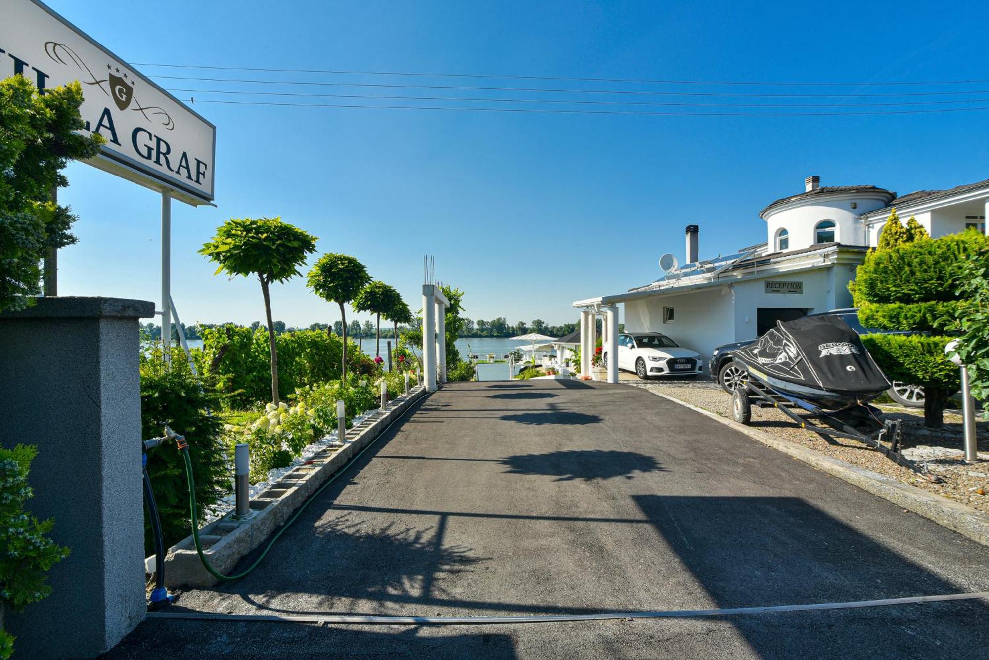 Apartments Villa Graf Szendrő Kültér fotó