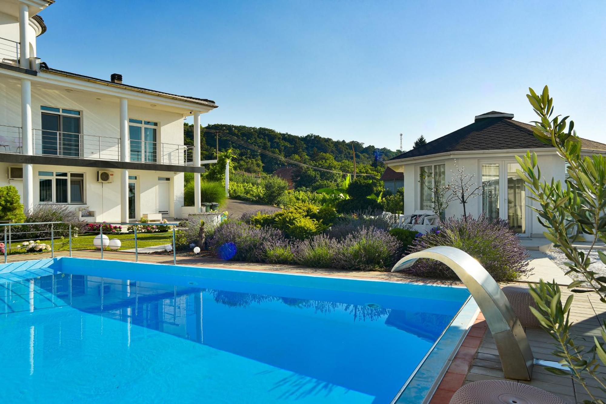 Apartments Villa Graf Szendrő Kültér fotó