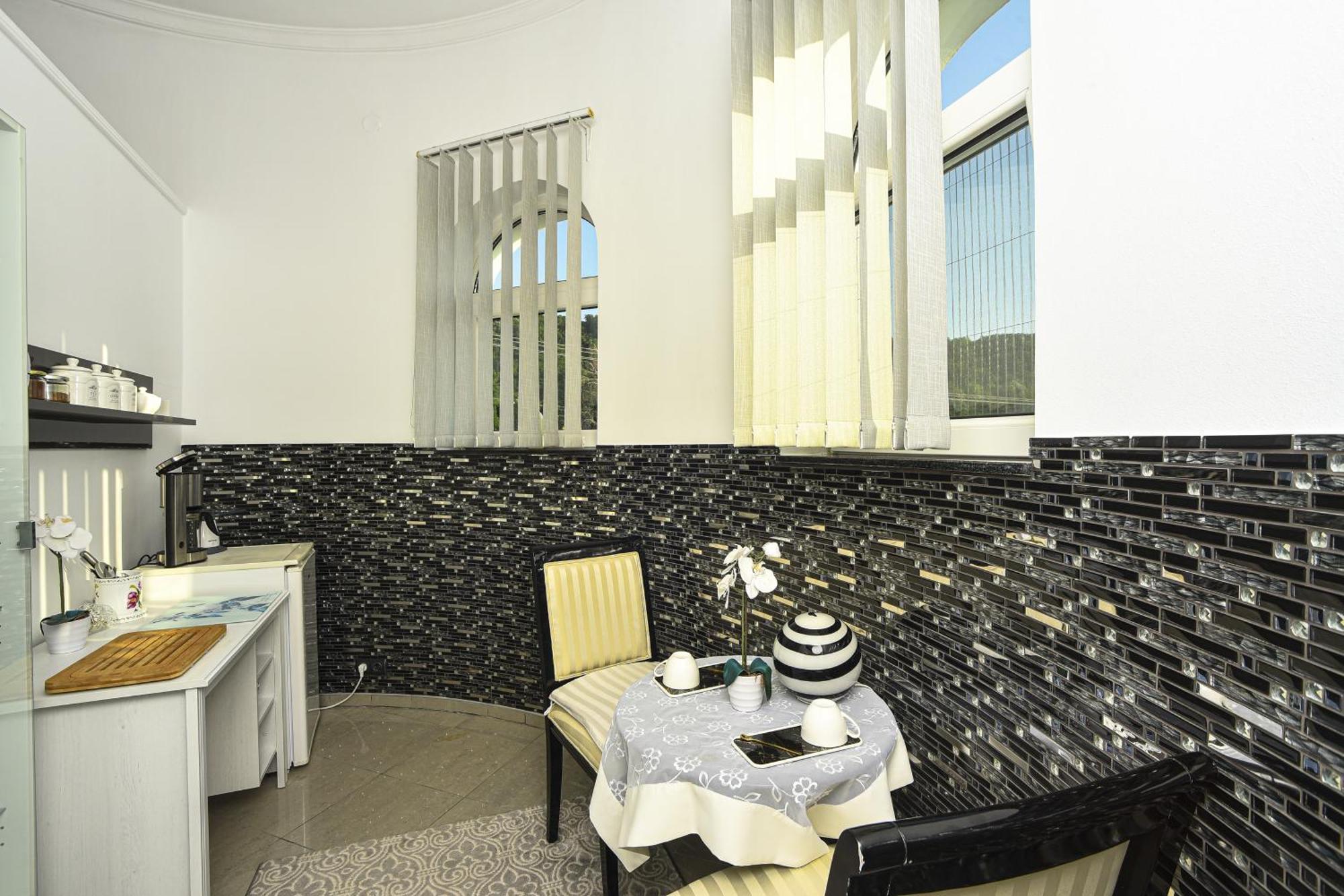 Apartments Villa Graf Szendrő Kültér fotó