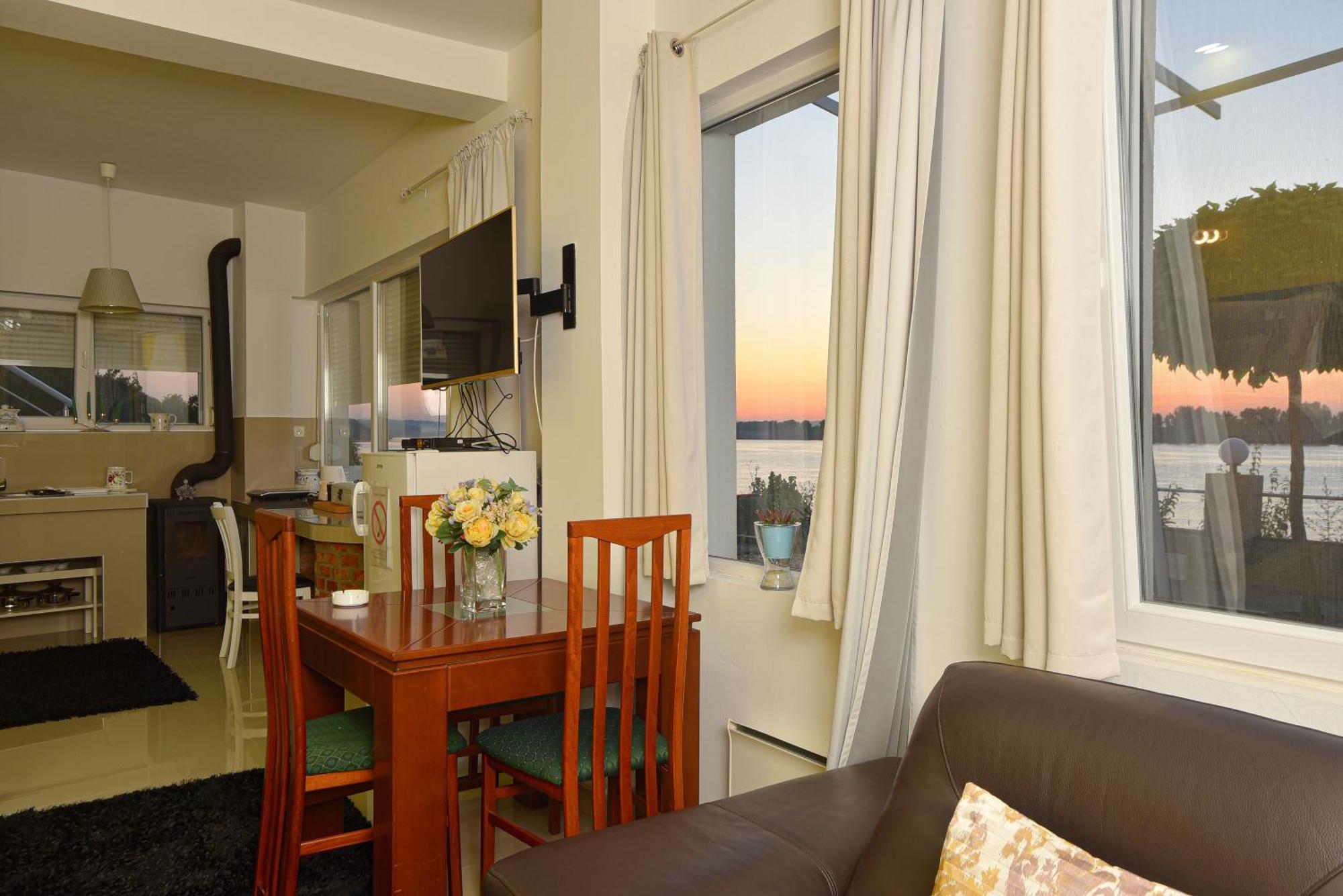 Apartments Villa Graf Szendrő Kültér fotó