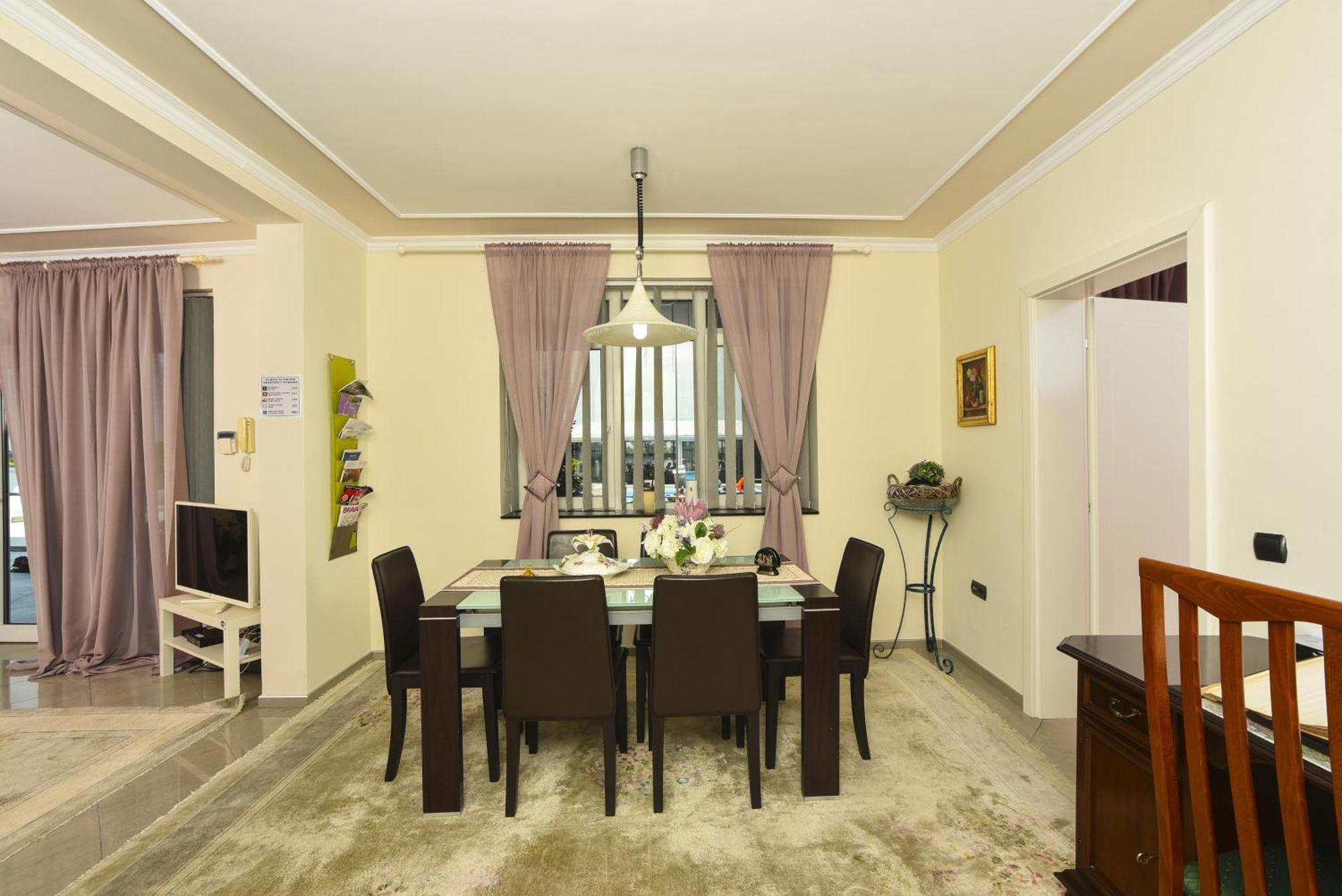Apartments Villa Graf Szendrő Kültér fotó